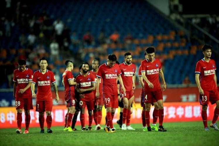 上海上港惨败重庆斯威遭遇两连败! 上海上港惨败重庆斯威遭遇两连败!