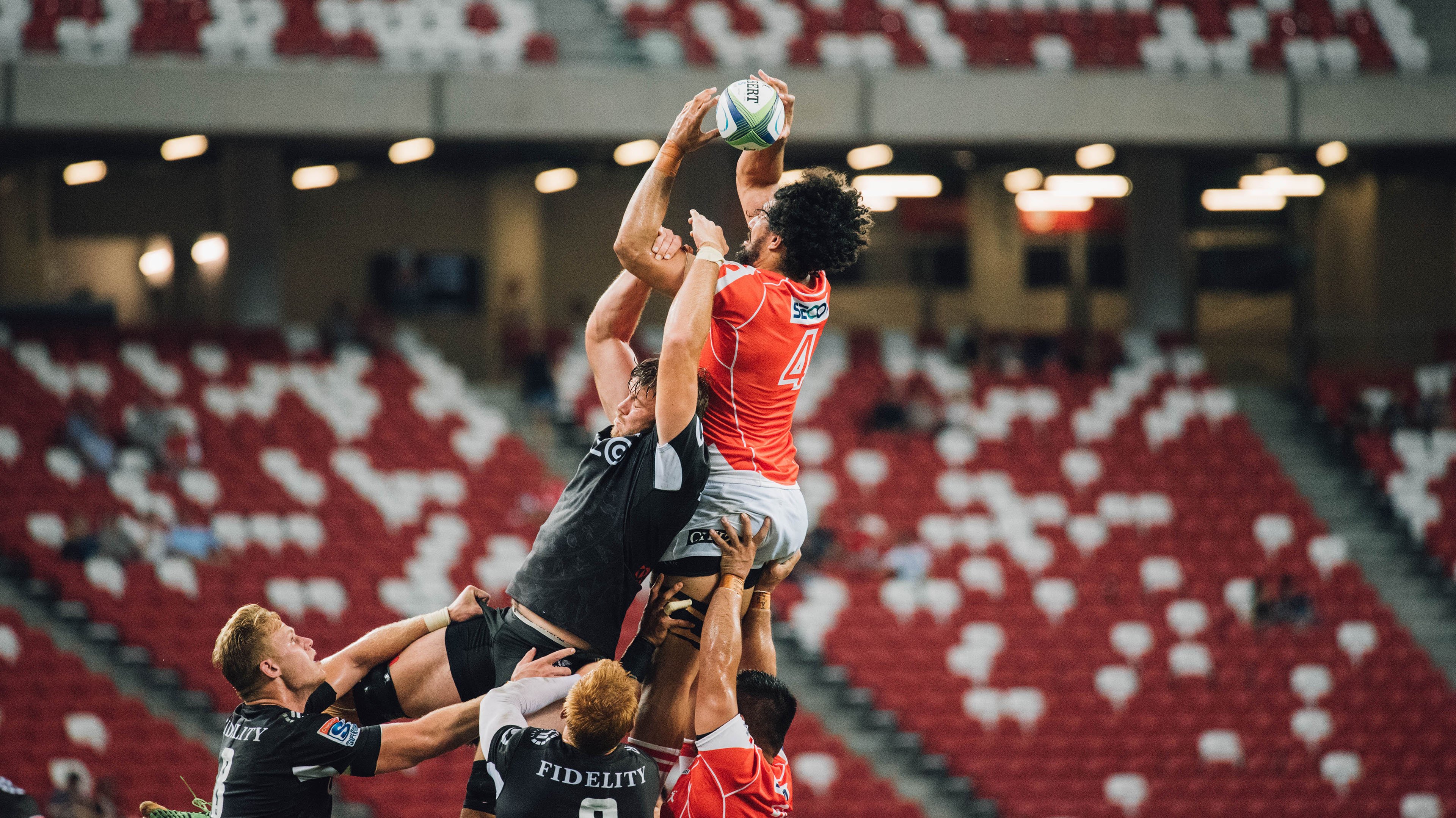 火力全开!勇士团队篮球压制热火,拉文关键时刻展巨星本色