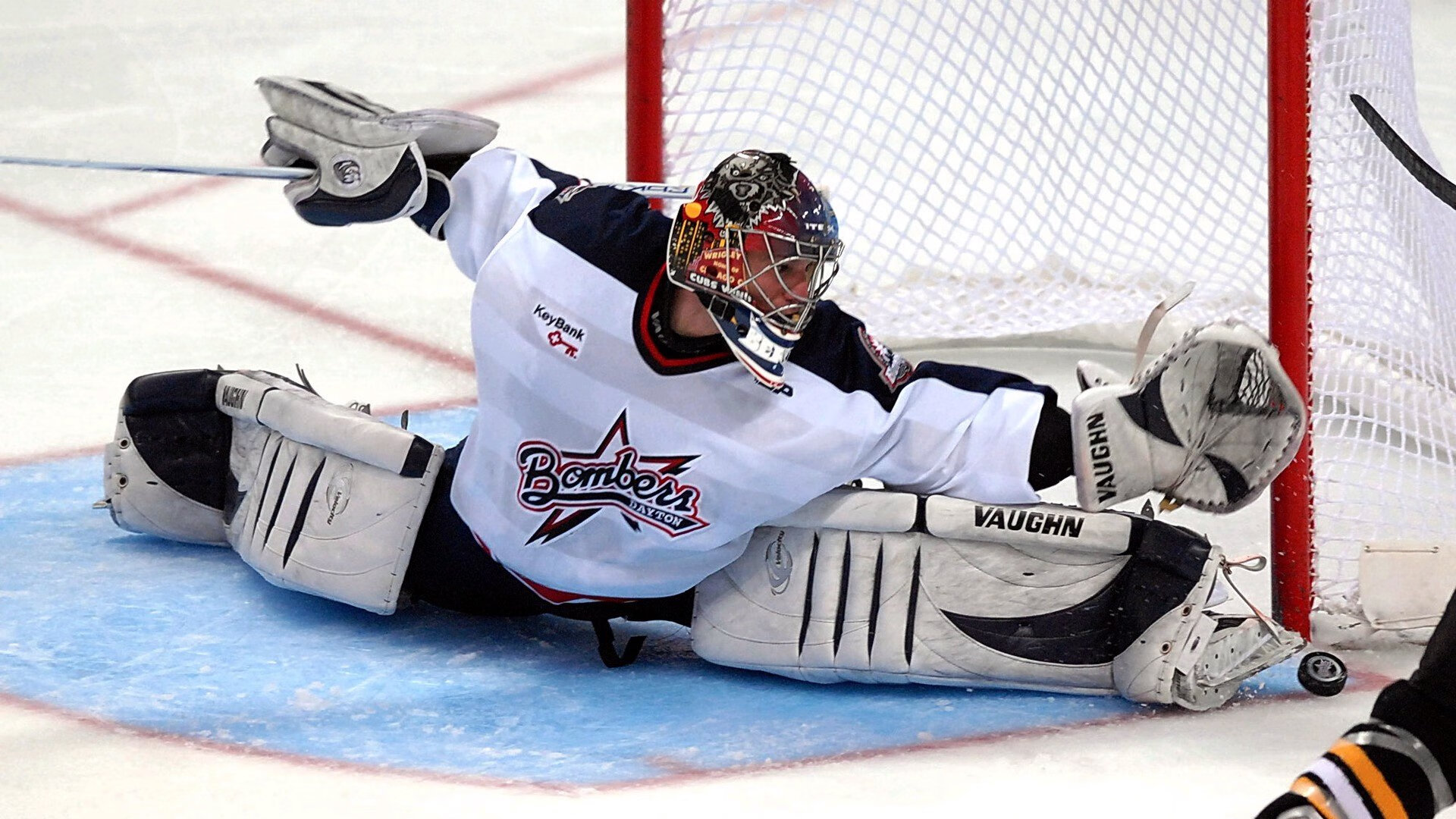 广厦队淘汰赛过关广东队，霍勒迪关键回合不手软